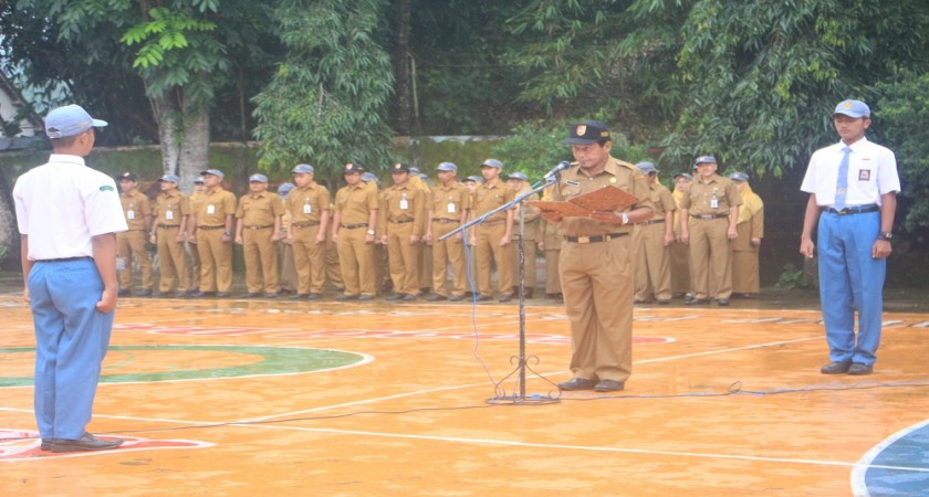 PENGAWAS SEKOLAH, TUMBUHKAN JIWA BERKARAKTER KEPADA SELURUH WARGA SMA NEGERI 5 JEMBER