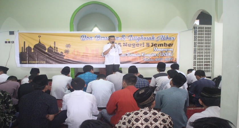 Jelang UNBK, SMAN 5 Jember Gelar Istigosah Akbar