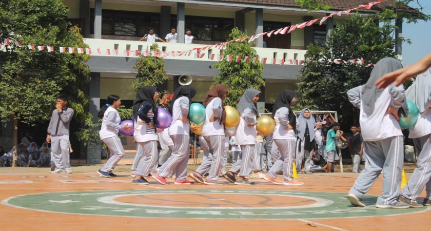 JALAN SANTAI DAN LOMBA MEMPERINGATI HUT RI ke-74