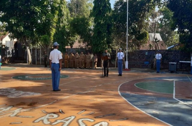 Kunjungi SMA Negeri 5 Jember Bapak Dandim 0824 Menjadi Inspektur Upacara Hari Senin
