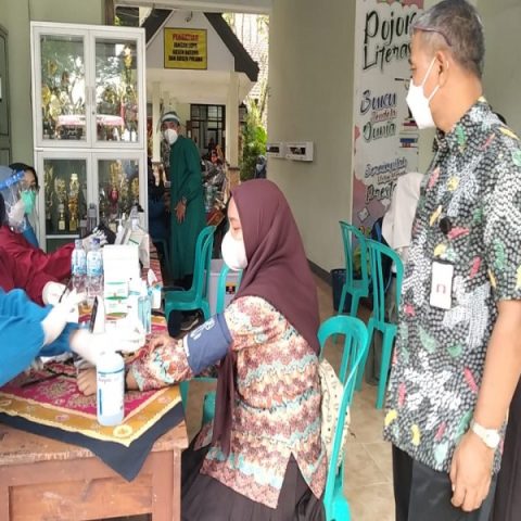 VAKSINASI SMAN 5 JEMBER
