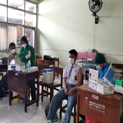 VAKSINASI SMAN 5 JEMBER