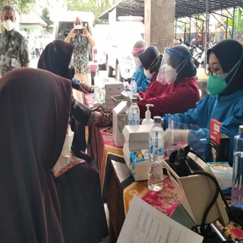 VAKSINASI SMAN 5 JEMBER