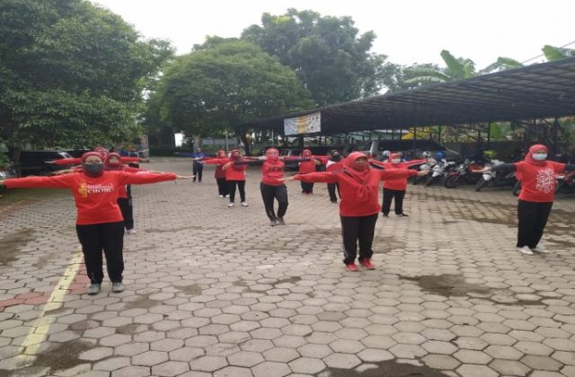 KEGIATAN OLAH RAGA WARGA SMAN 5 JEMBER