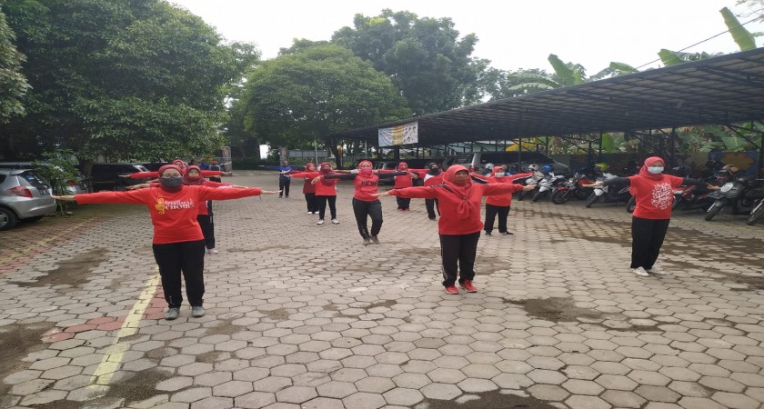 KEGIATAN OLAH RAGA WARGA SMAN 5 JEMBER