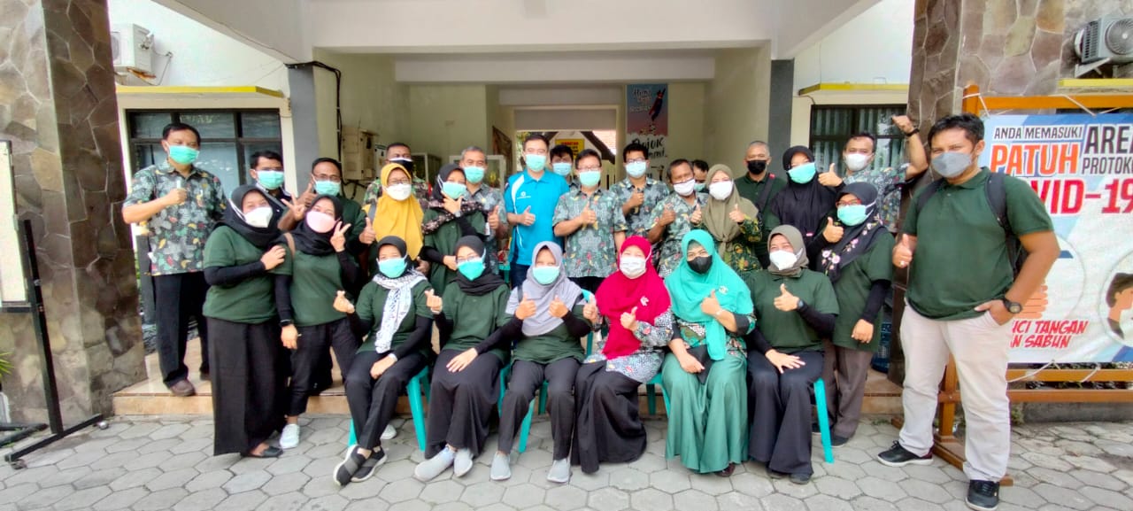 VAKSINASI 450 DOSIS UNTUK SISWA DI SMA NEGERI 5 JEMBER