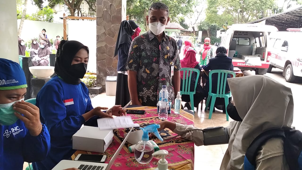 VAKSINASI 623 DOSIS UNTUK SISWA SMA NEGERI 5 JEMBER