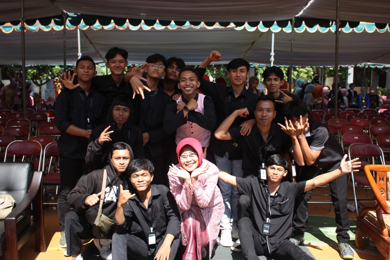 "KEMAS PUTU" ACARA LEPAS PISAH SMAN 5 JEMBER ANGKATAN TAHUN 2020