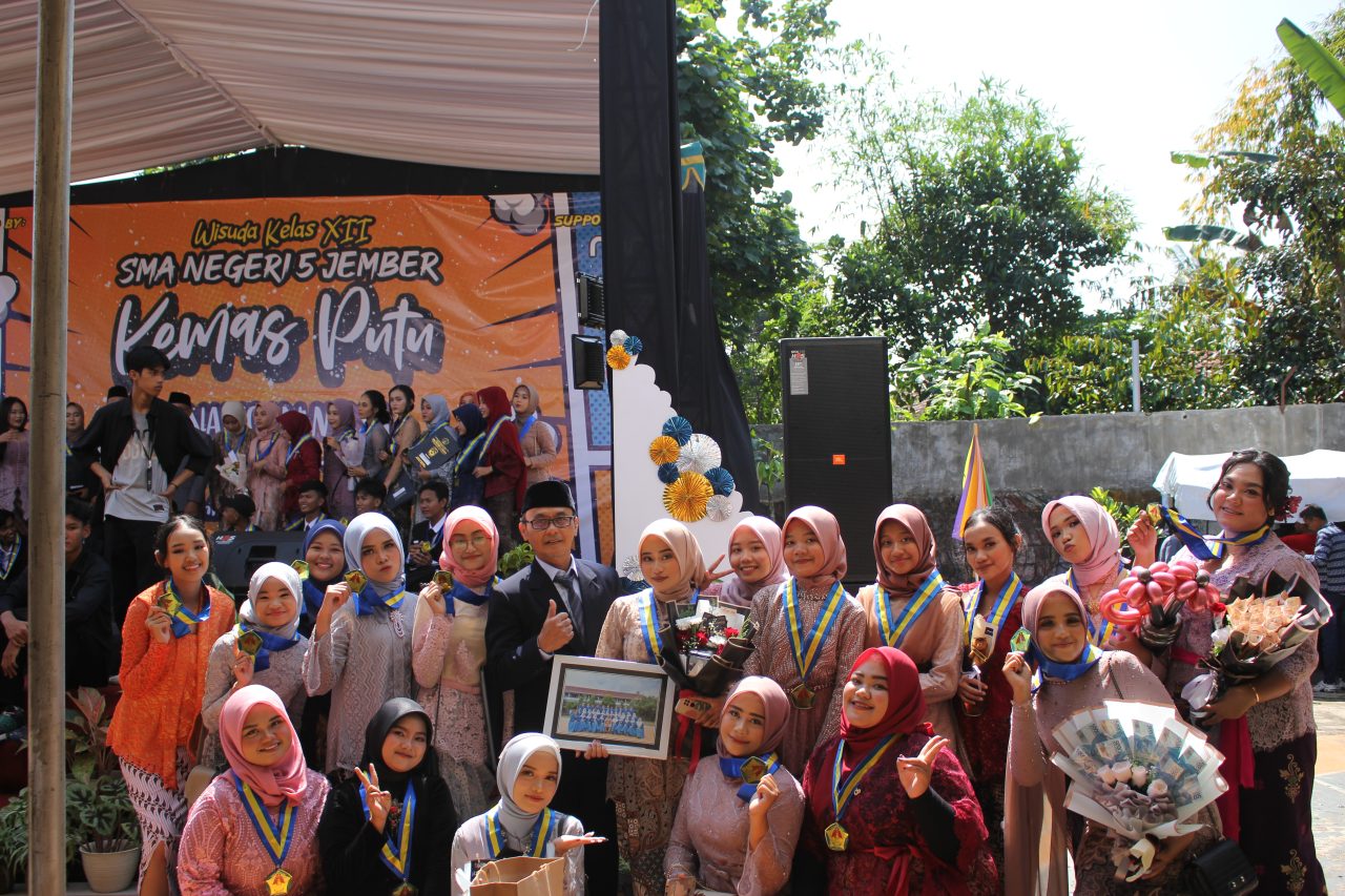 "KEMAS PUTU" ACARA LEPAS PISAH SMAN 5 JEMBER ANGKATAN TAHUN 2020