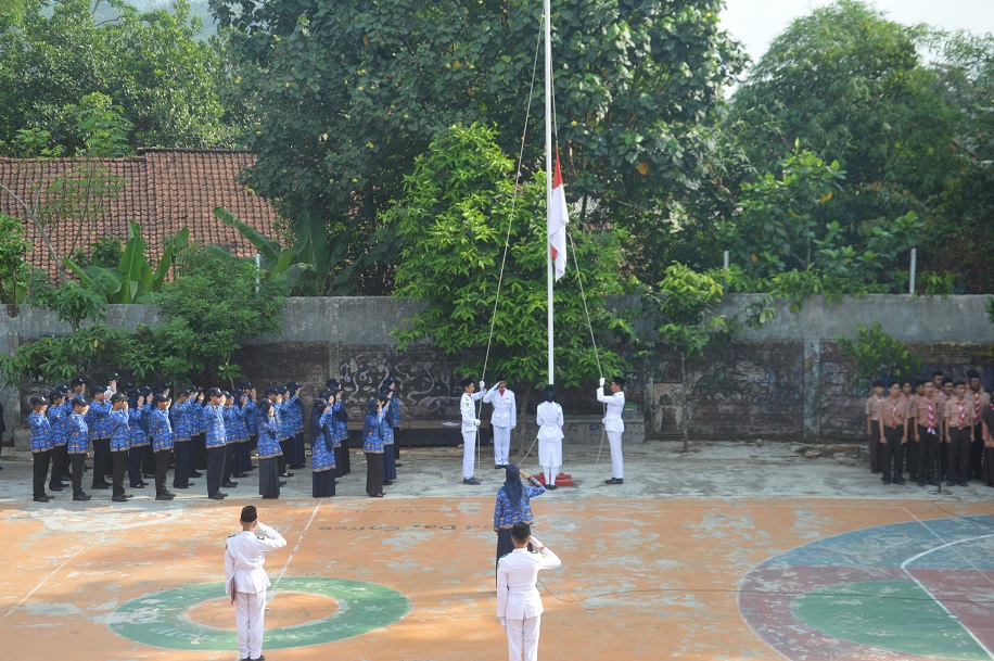 MEMBANGUN NEGERI DENGAN SMAN 5 JEMBER