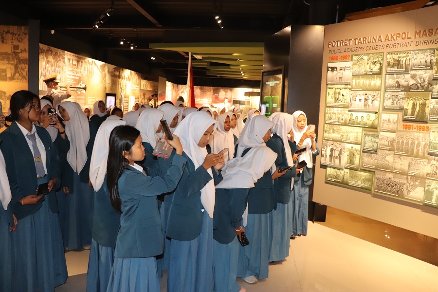 SMAN 5 JEMBER "TOUR DE CAMPUS SEMARANG - YOGYAKARTA"