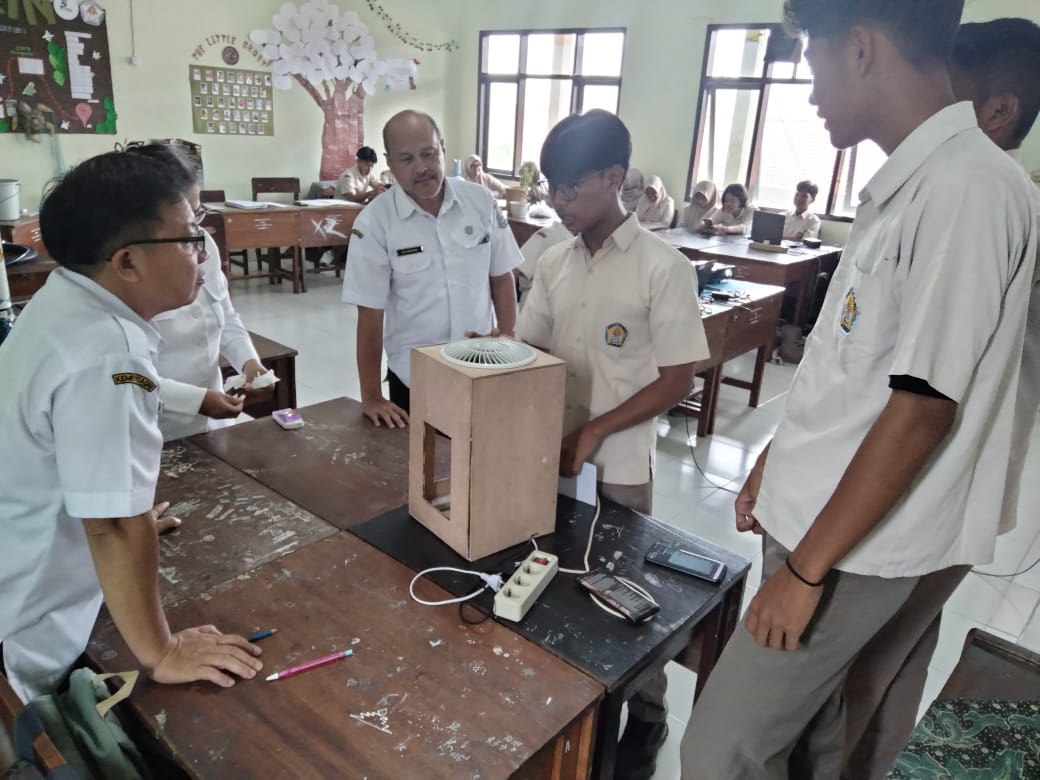 UJIAN PRAKTIK SISWA KELAS XII SMAN 5 JEMBER