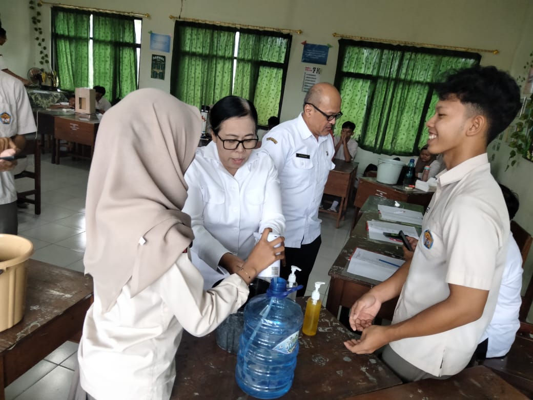 UJIAN PRAKTIK SISWA KELAS XII SMAN 5 JEMBER