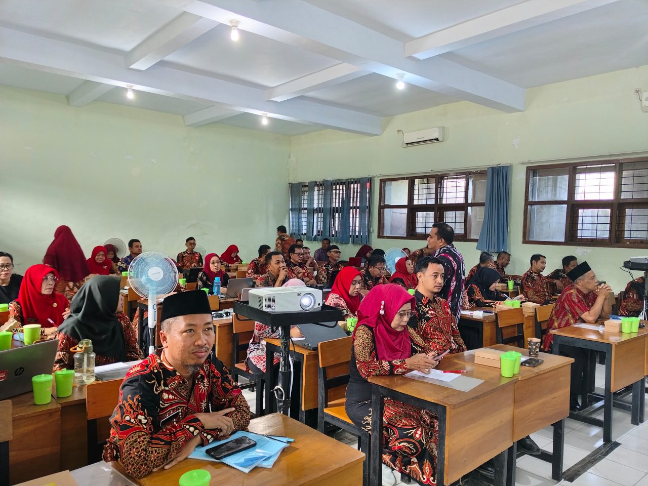 KEGIATAN IN HOUSE TRAINING SMA NEGERI 5 JEMBER