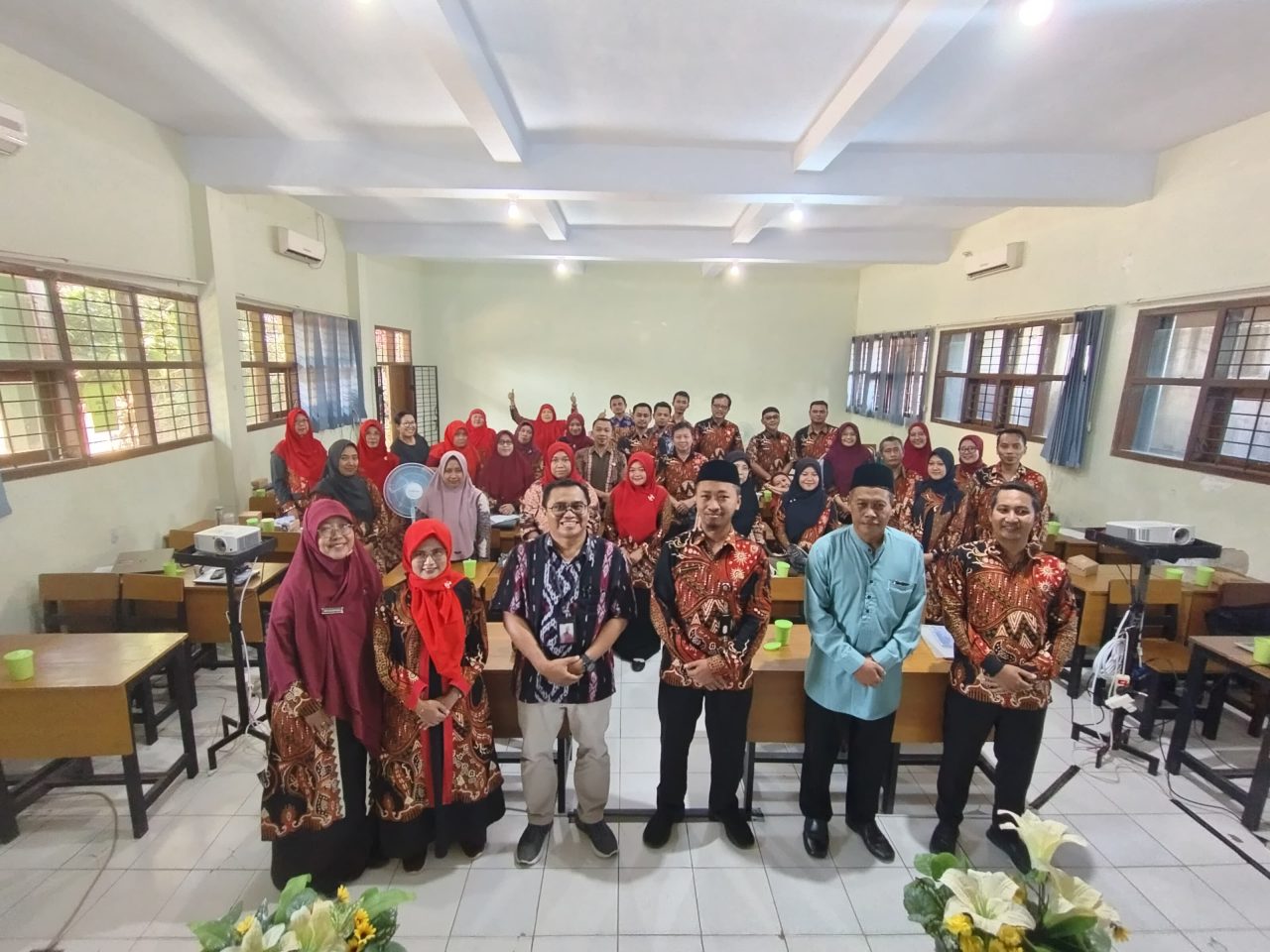 KEGIATAN IN HOUSE TRAINING SMA NEGERI 5 JEMBER