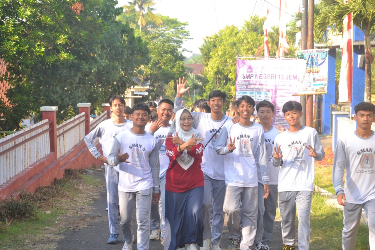 "Semarak Merdeka 80: Lomba & Jalan Sehat Bersama Siswa SMAN 5 Jember"