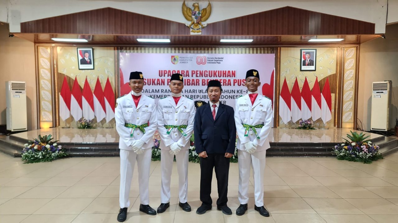 Tiga Siswa SMAN 5 Jember Resmi Dikukuhkan Sebagai Anggota Paskibraka Kabupaten Jember 2025