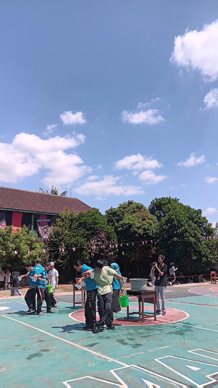 "Semarak Merdeka 80: Lomba & Jalan Sehat Bersama Siswa SMAN 5 Jember"