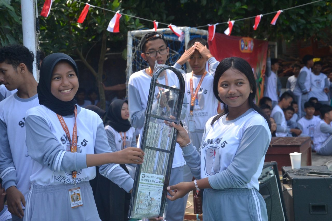 "Semarak Merdeka 80: Lomba & Jalan Sehat Bersama Siswa SMAN 5 Jember"
