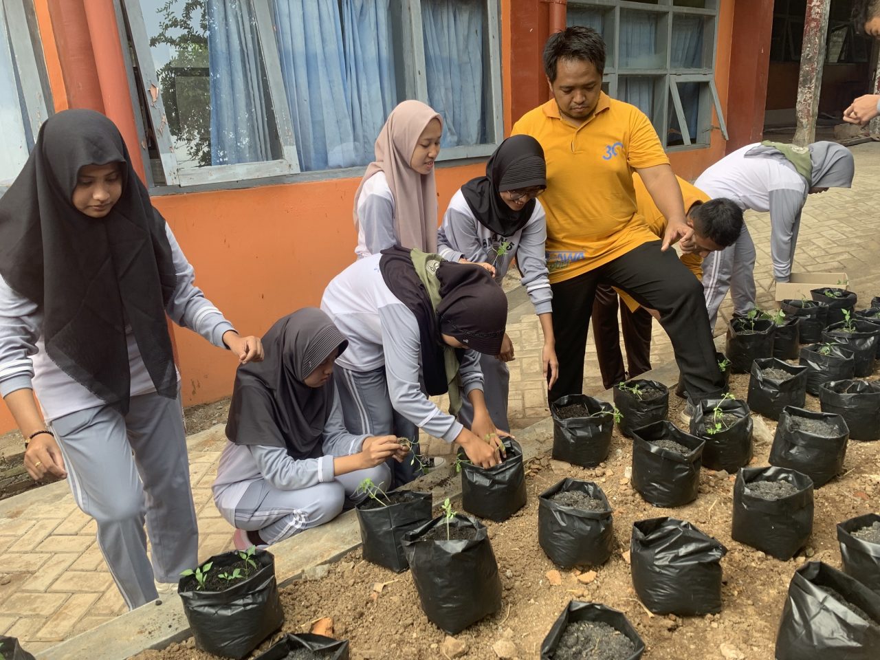 SEKOLAH INOVASI KETAHANAN PANGAN (SIKAP) SMAN 5 JEMBER