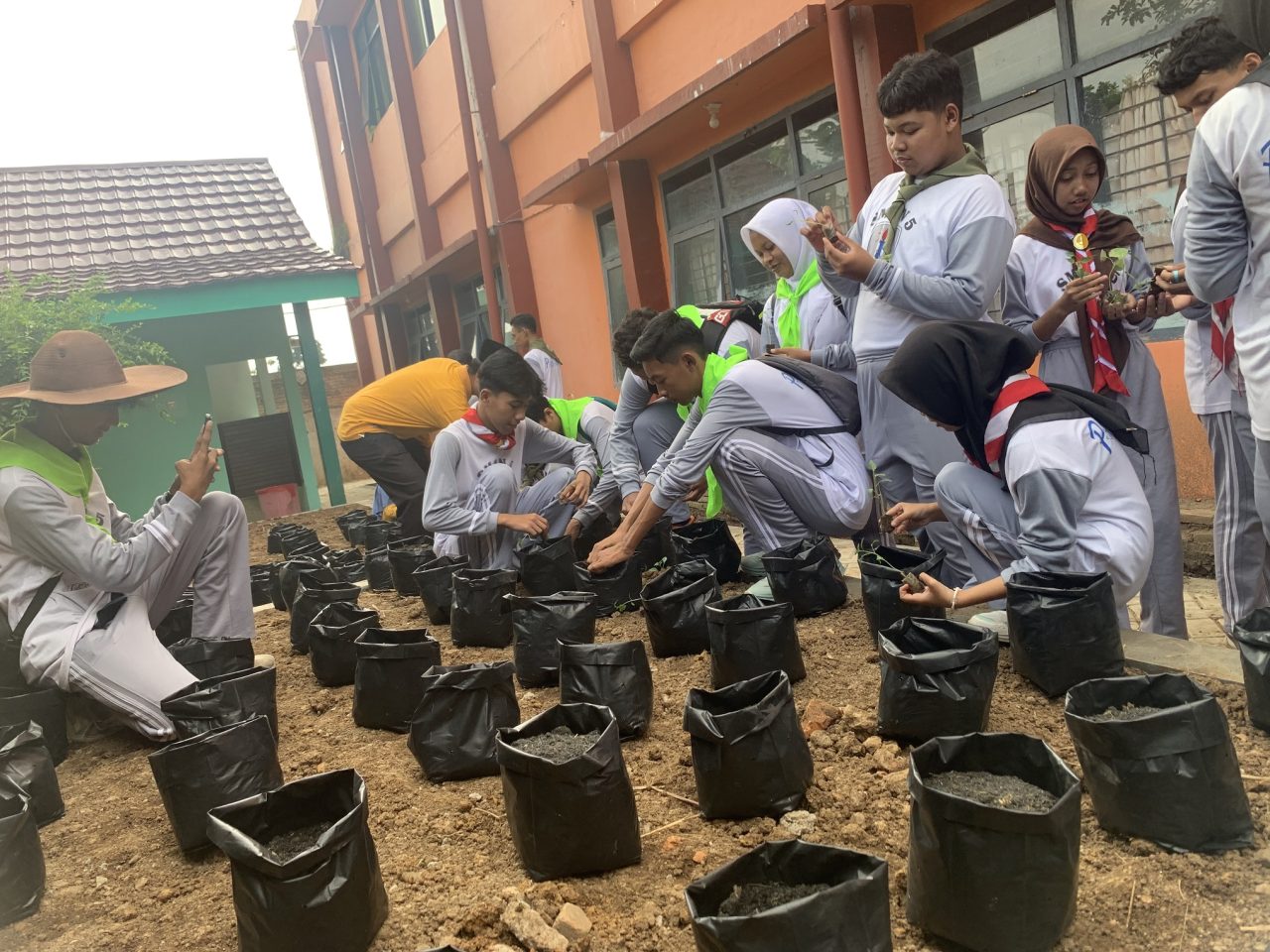 SEKOLAH INOVASI KETAHANAN PANGAN (SIKAP) SMAN 5 JEMBER