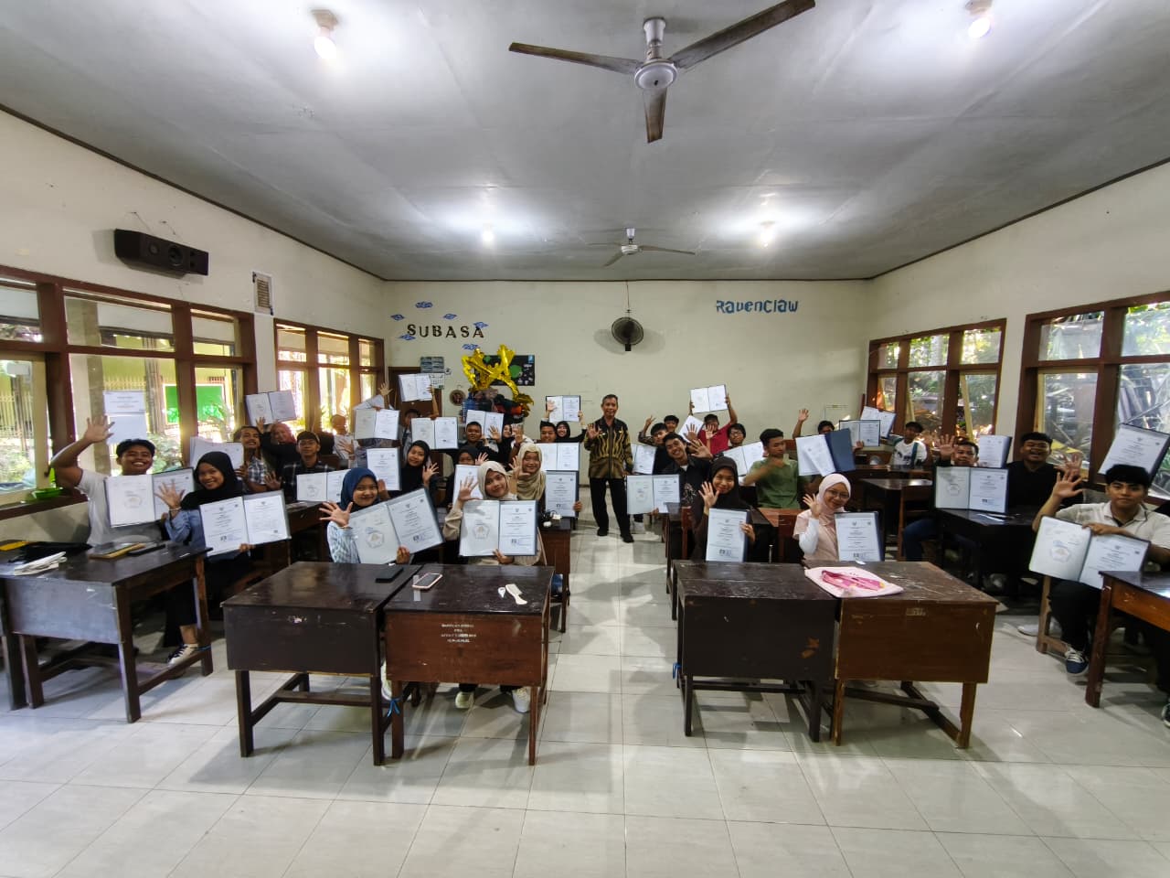 ✨ PENYERAHAN IJAZAH SISWA KELAS XII SMAN 5 JEMBER ✨