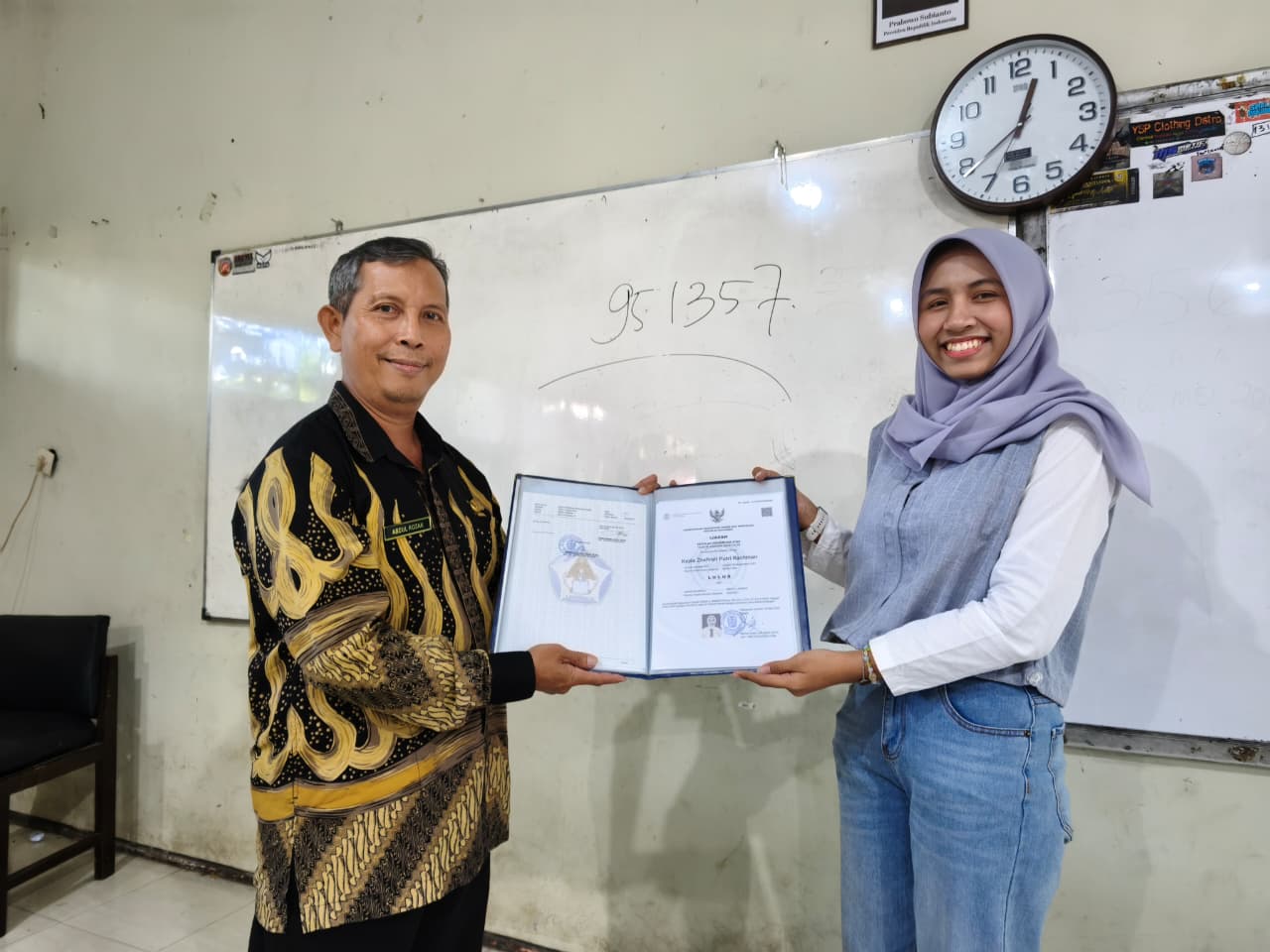 ✨ PENYERAHAN IJAZAH SISWA KELAS XII SMAN 5 JEMBER ✨