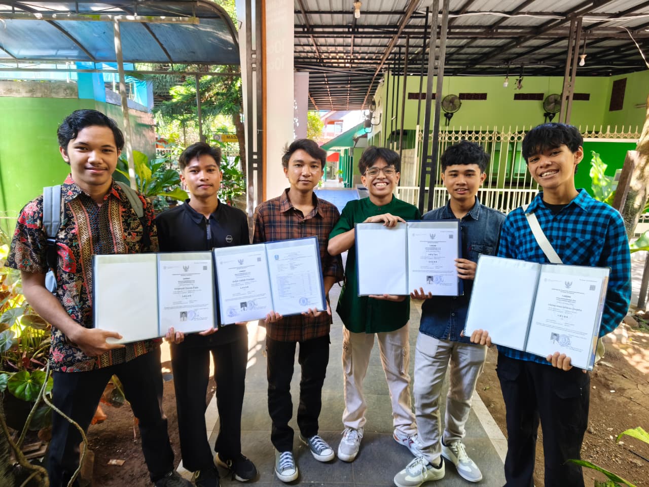 ✨ PENYERAHAN IJAZAH SISWA KELAS XII SMAN 5 JEMBER ✨